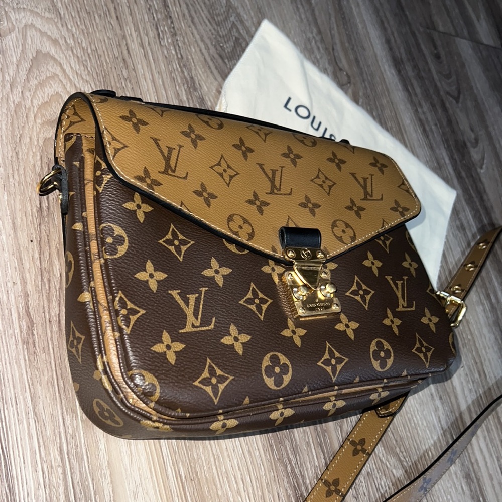 Authentic Louis Vuitton reverse Pochette Métis - Picture 4 of 17